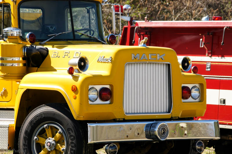 Solido Mack 2024 semi fire truck